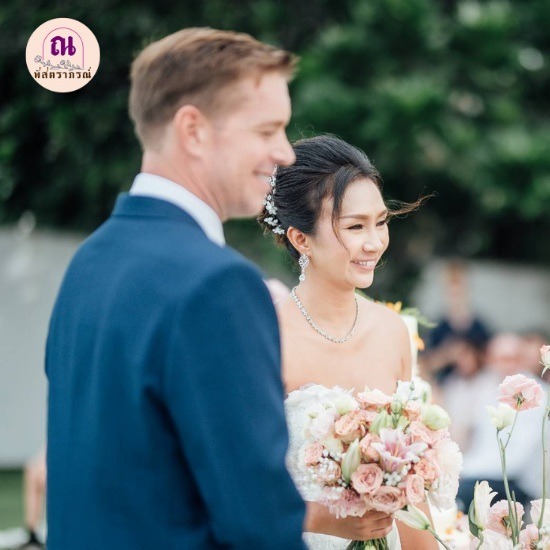 ร้านเช่าชุดแต่งงานสมุทรปราการ Napattraporn  - ให้เช่าชุดไทย พร้อมแต่งแต่งหน้าทำผม ร้านเช่าชุดแต่งงานสมุทรปราการ Napattraporn  - ให้เช่าชุดไทย พร้อมแต่งแต่งหน้าทำผม